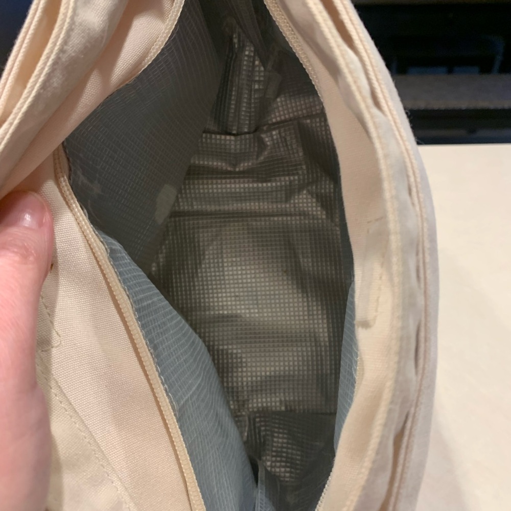 lululemon athletica Cream Lunch Bag - Picture 7 of 9